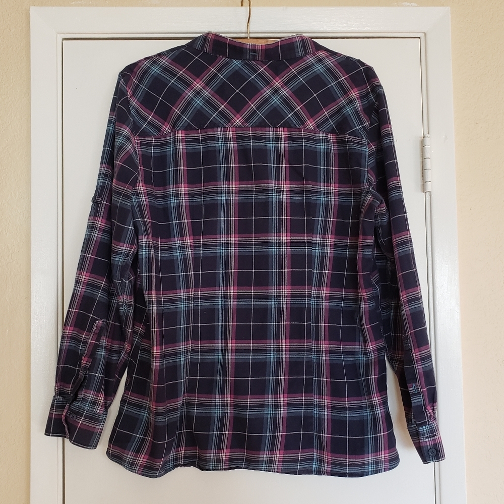 Button-up - Picture 3 of 4